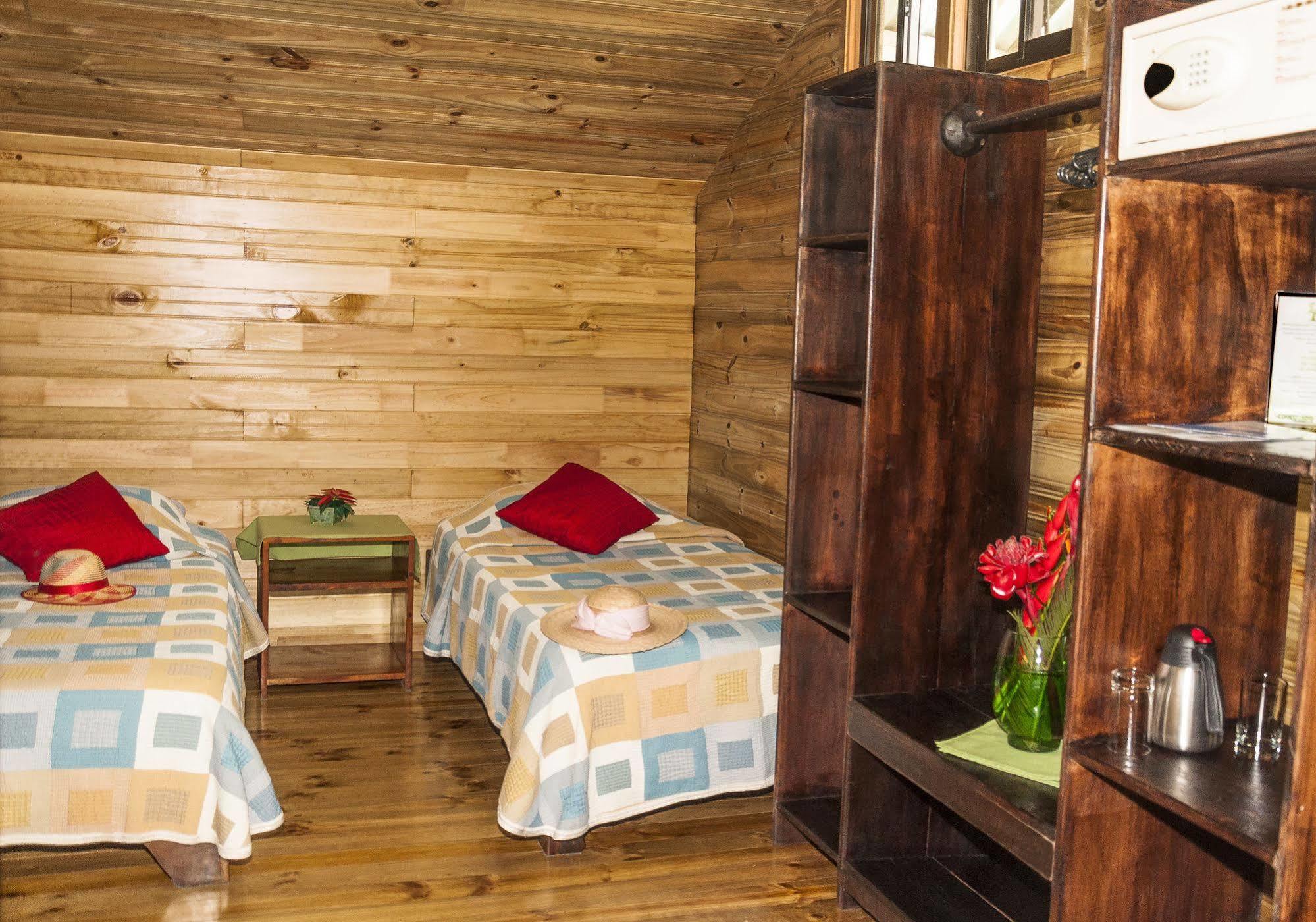 Hotel Pirate Cove Drakes Bay Esterno foto